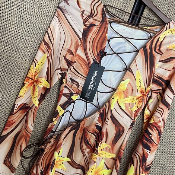 NWT! First Distraction asymmetric lace mini dress brown lilies 10 holiday party - Picture 7 of 10